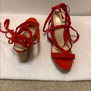 Strap around the ankle sandals